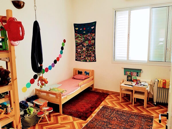 Desirable ST Near HaBima Renovated 3 Room 6