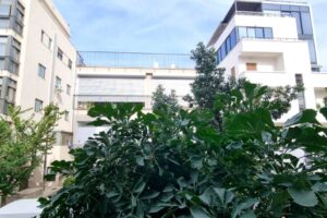 On Cremieh Near HaBima W Parking