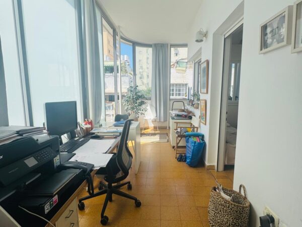 On Shalom Alechem Renovated W Balcony 6