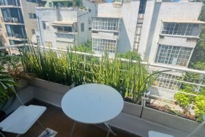 On Shalom Alechem Renovated W Balcony