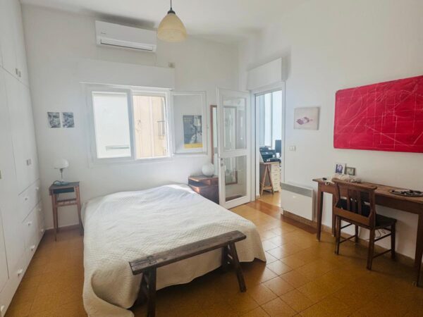 On Shalom Alechem Renovated W Balcony 8