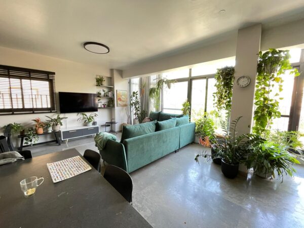 On A Quiet ST Near Rotschild W Parking 2