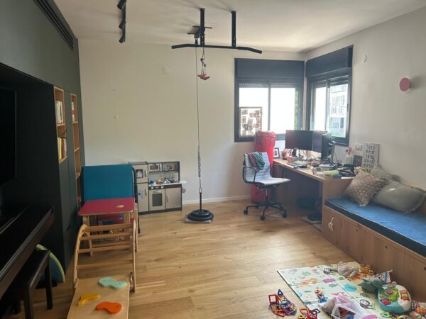 ברח בר כוכבא דירת 3 חד משופצת עם חניה 7