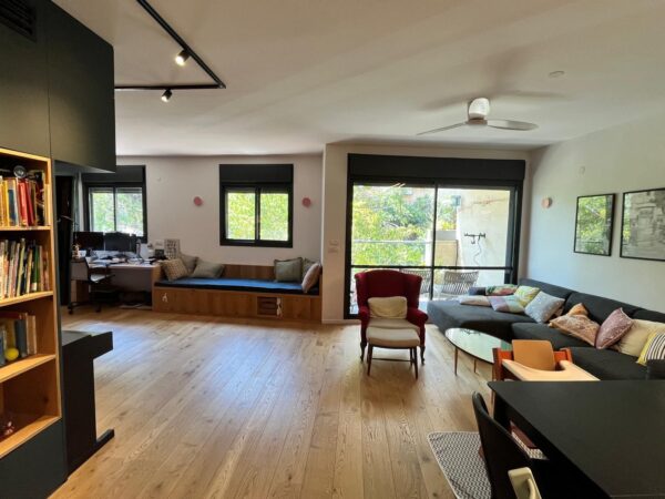 ברח בר כוכבא דירת 3 חד משופצת עם חניה 4