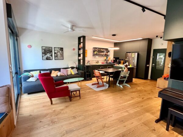 ברח בר כוכבא דירת 3 חד משופצת עם חניה 3