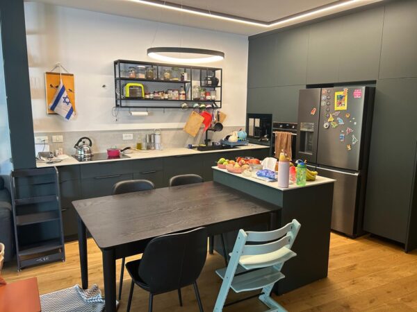 ברח בר כוכבא דירת 3 חד משופצת עם חניה 6