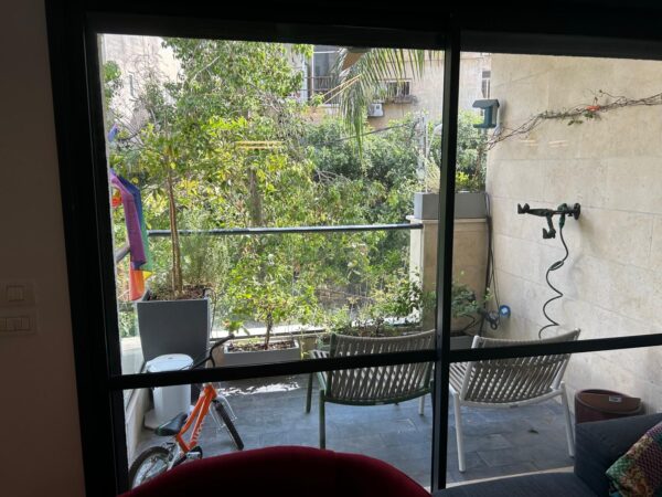 ברח בר כוכבא דירת 3 חד משופצת עם חניה 1