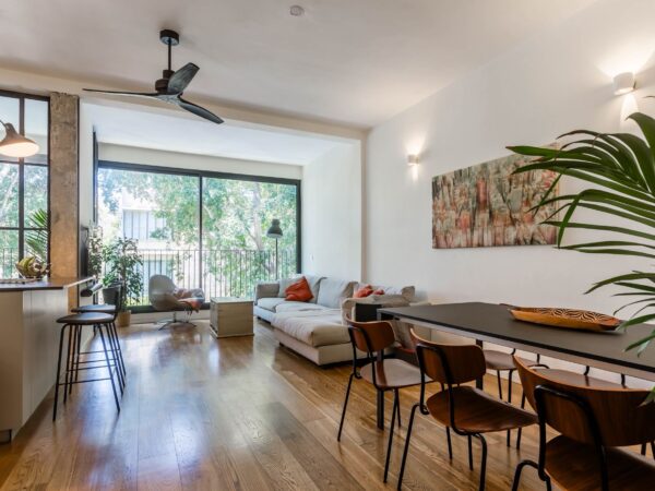 בריינס 4.5 חד מעוצבת אדריכלית עם חניה 1