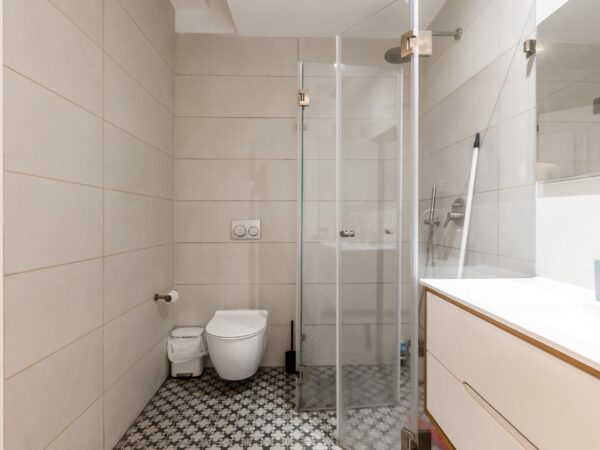 בריינס 4.5 חד מעוצבת אדריכלית עם חניה 7