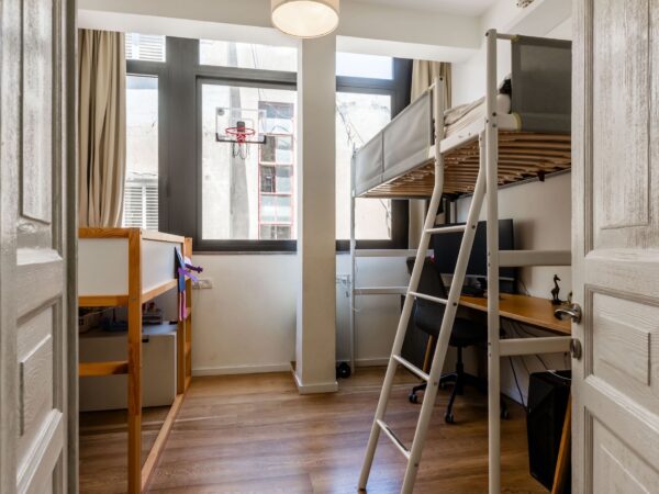 בריינס 4.5 חד מעוצבת אדריכלית עם חניה 8