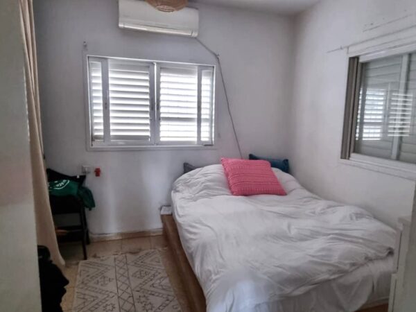 On Cremieh Near HaBima W Parking 4