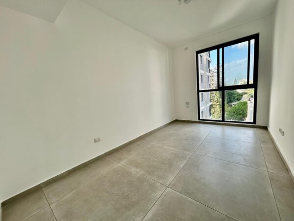 A 5 Room Apt W 2 Parking And Open View 10