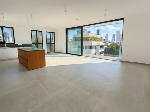 A 5 Room Apt W 2 Parking And Open View 1