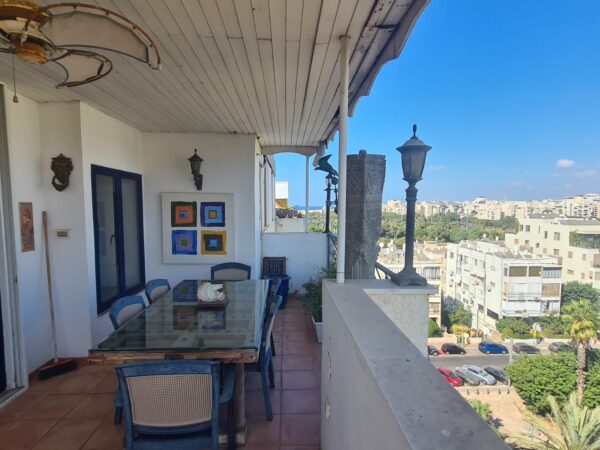 North TLV Penthouse W Park And Sea Views 9