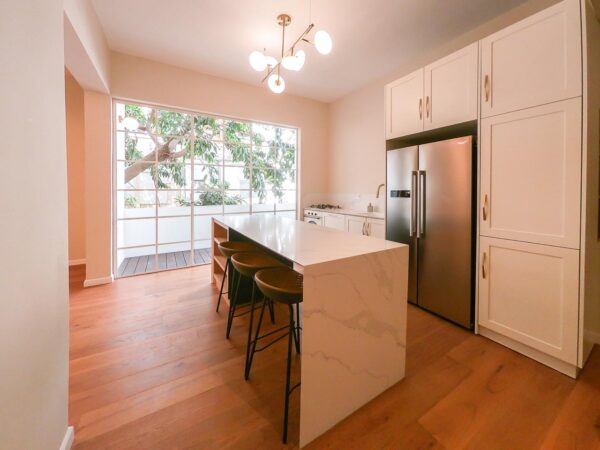 בשנקין האייקוני דירת 4 חד מעוצבת ושקטה 4