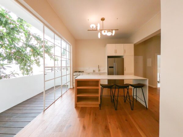 בשנקין האייקוני דירת 4 חד מעוצבת ושקטה 3