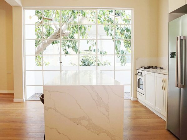 בשנקין האייקוני דירת 4 חד מעוצבת ושקטה 2