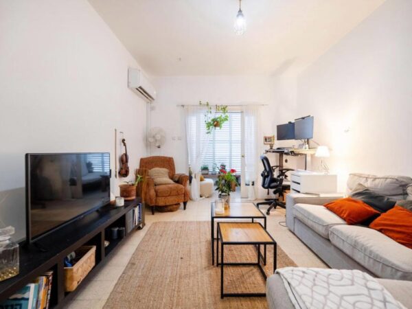 Quiet and Pleasant 2-Room Apt in the City Center 2