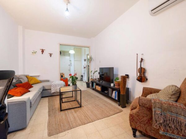 Quiet and Pleasant 2-Room Apt in the City Center 3