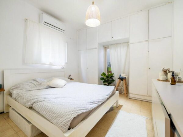 Quiet and Pleasant 2-Room Apt in the City Center 10