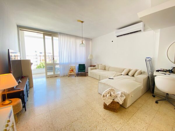 3 Room In Renovated Bldg On Frishman By The Sea 2