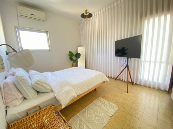 3 Room In Renovated Bldg On Frishman By The Sea 6