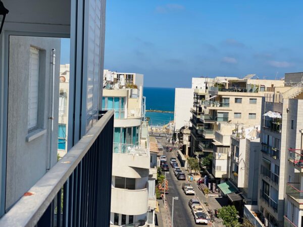 3 Room In Renovated Bldg On Frishman By The Sea 3