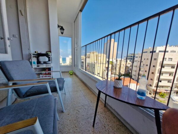 3 Room In Renovated Bldg On Frishman By The Sea 1