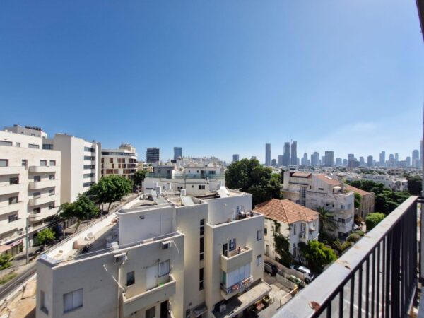 3 Room In Renovated Bldg On Frishman By The Sea 8