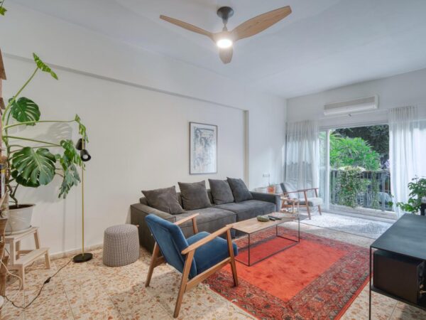 Pretty 3 Room On Iconic Sderot Chen BLVD 1