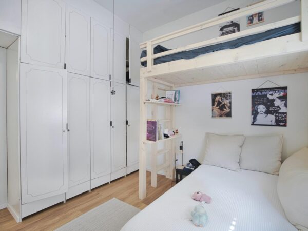 Pretty 3 Room On Iconic Sderot Chen BLVD 9