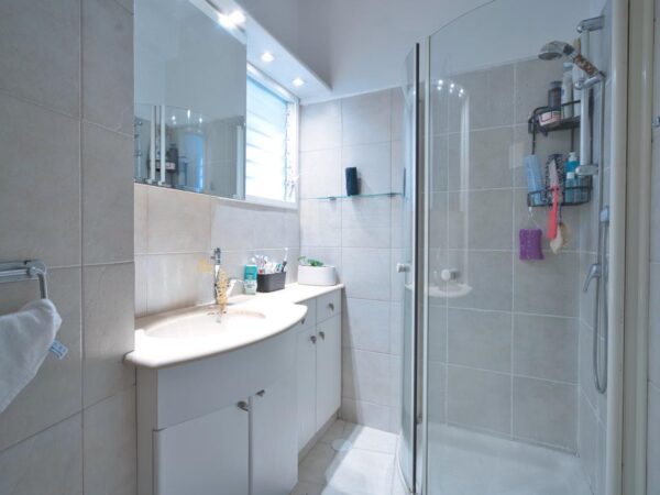 Pretty 3 Room On Iconic Sderot Chen BLVD 11