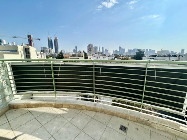 ברנק המקסים 3 חד עם מעלית וחניה 2