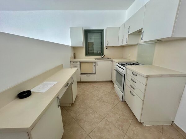 ברנק המקסים 3 חד עם מעלית וחניה 4