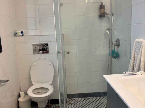 New 3-Room Apt With Elevator & Parking 4