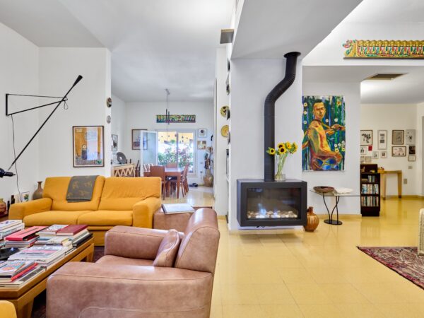 במזאה בבאוהאוס קסום עם מרפסת 3