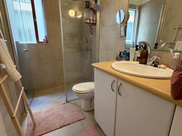 2 Room W Balcony On Gorgeous ST In Lev Hair 9