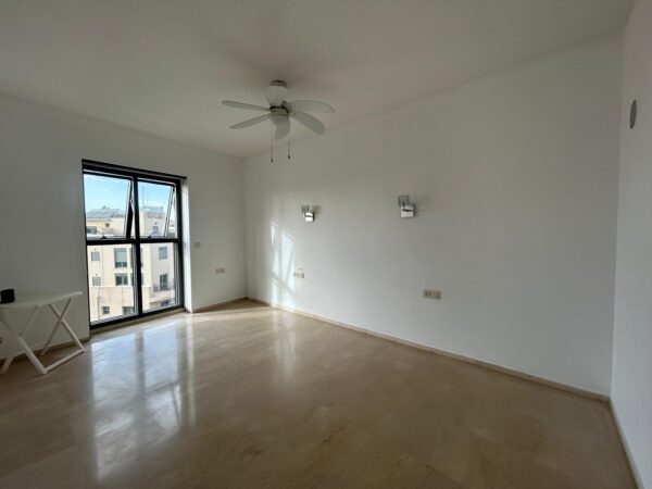 ברובע לב העיר 3.5 חד עם חניה ונוף עד הים 7