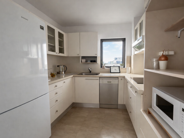 ברובע לב העיר 3.5 חד עם חניה ונוף עד הים 4