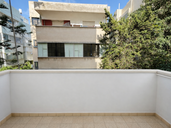 בהנביאים דירת 2 חד מקסימה עם חניה 1