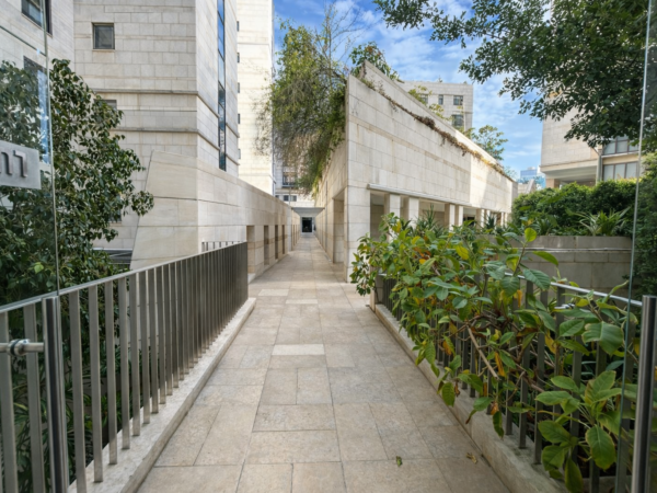 ברובע לב העיר 3.5 חד עם חניה ונוף עד הים 11