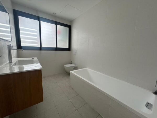 A New 5-Room Apartment with Parking 5