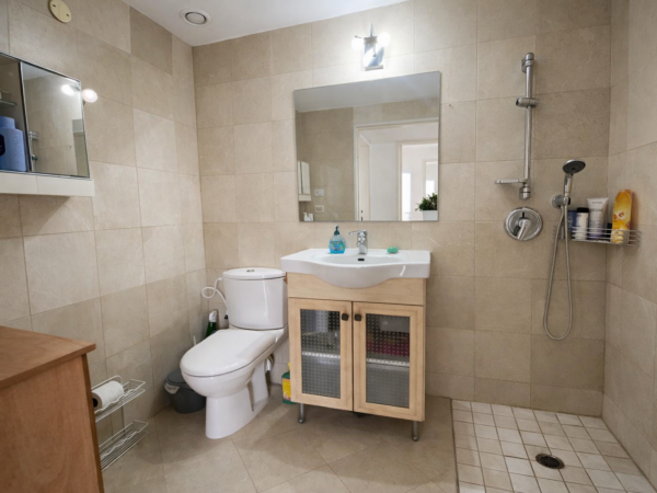 ברובע לב העיר 3.5 חד עם חניה ונוף עד הים 6