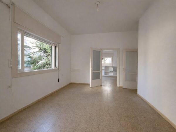 בהנביאים דירת 2 חד מקסימה עם חניה 8