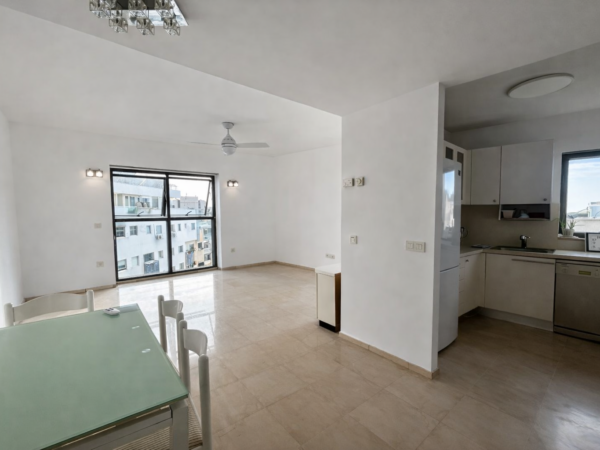 ברובע לב העיר 3.5 חד עם חניה ונוף עד הים 2