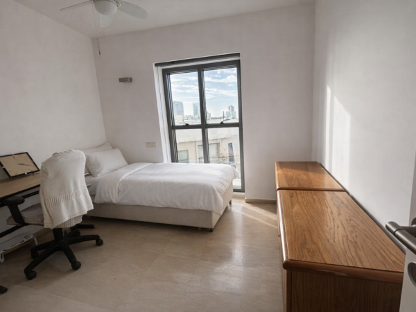 ברובע לב העיר 3.5 חד עם חניה ונוף עד הים 5