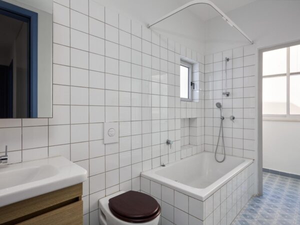 בהס ארבעה חד ייחודית עם מרפסת 8