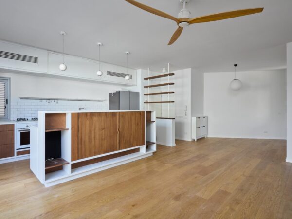 בהס ארבעה חד ייחודית עם מרפסת 4