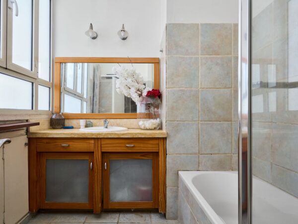 Large Quiet 4.5 Room Apt In The Heart 6