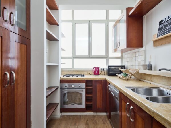 Large Quiet 4.5 Room Apt In The Heart 5